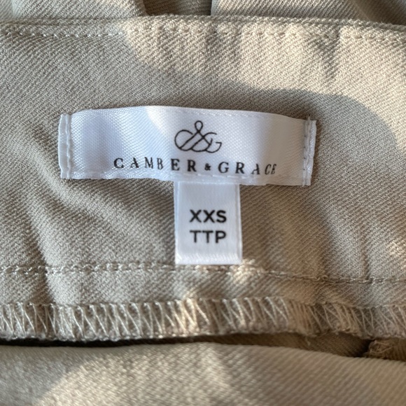 Capris and Crop pants - Picture 3 of 7